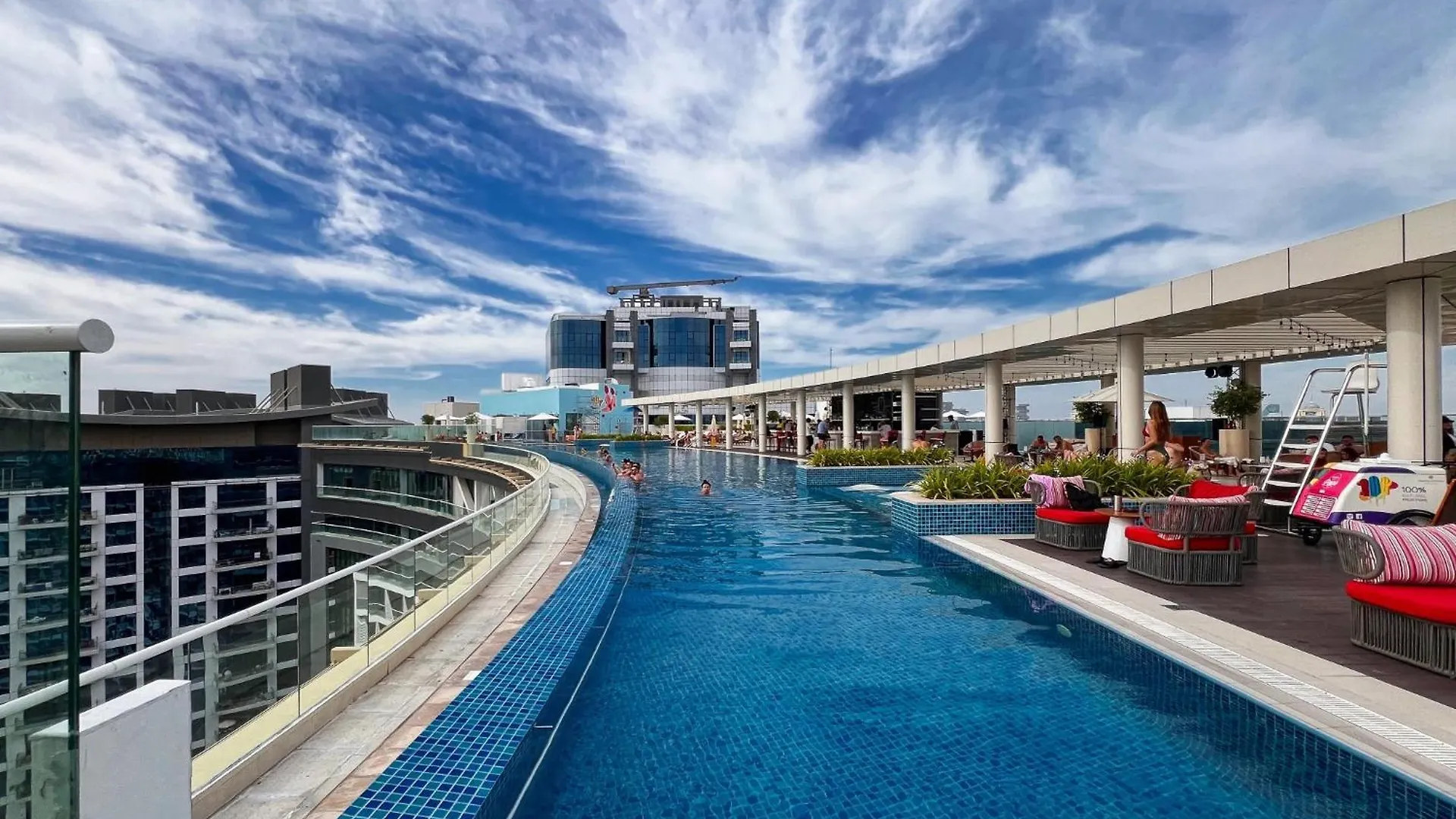 Palm Jumeirah - Luxe Infinity Pool I Direct Beach Access Dubai Apartment