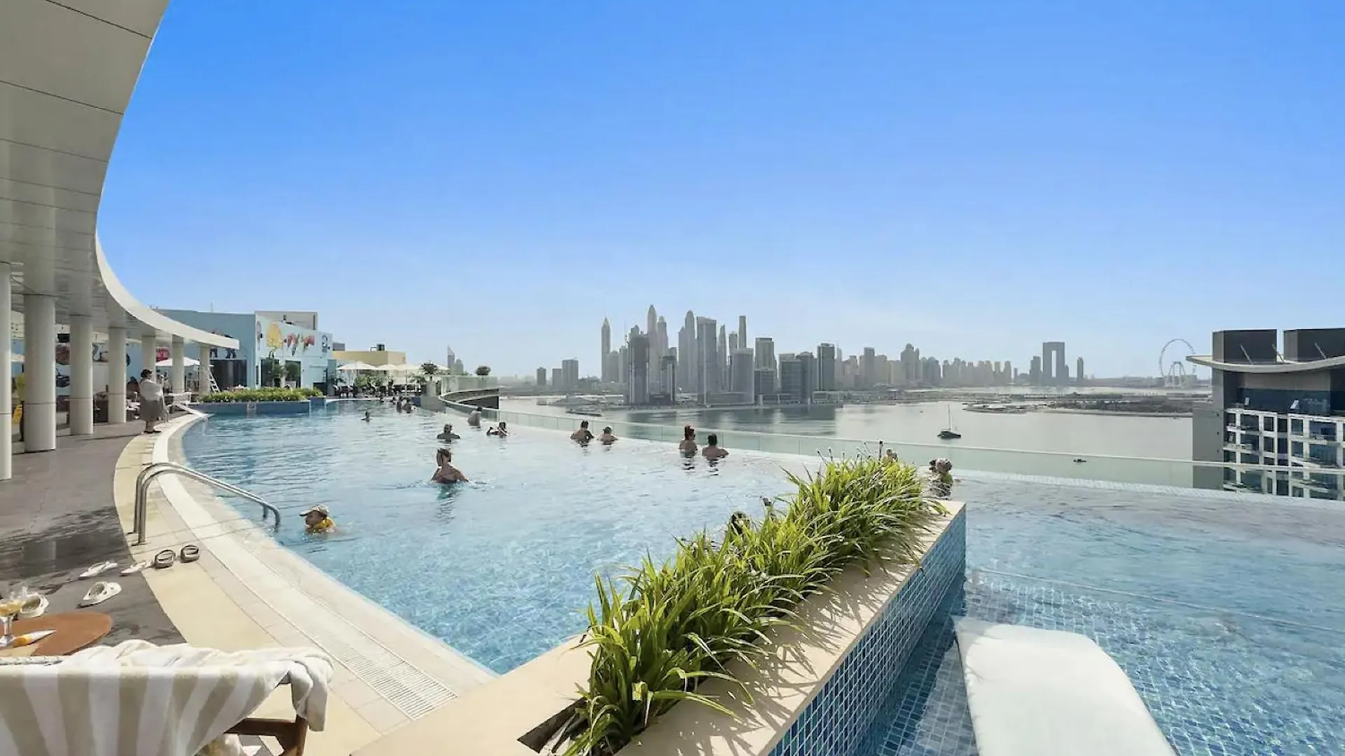 Palm Jumeirah - Luxe Infinity Pool I Direct Beach Access Dubai