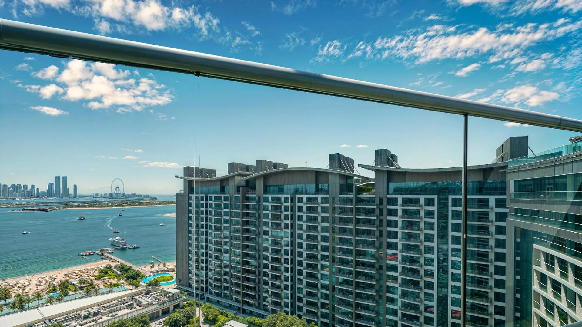 Palm Jumeirah - Luxe Infinity Pool I Direct Beach Access Dubai