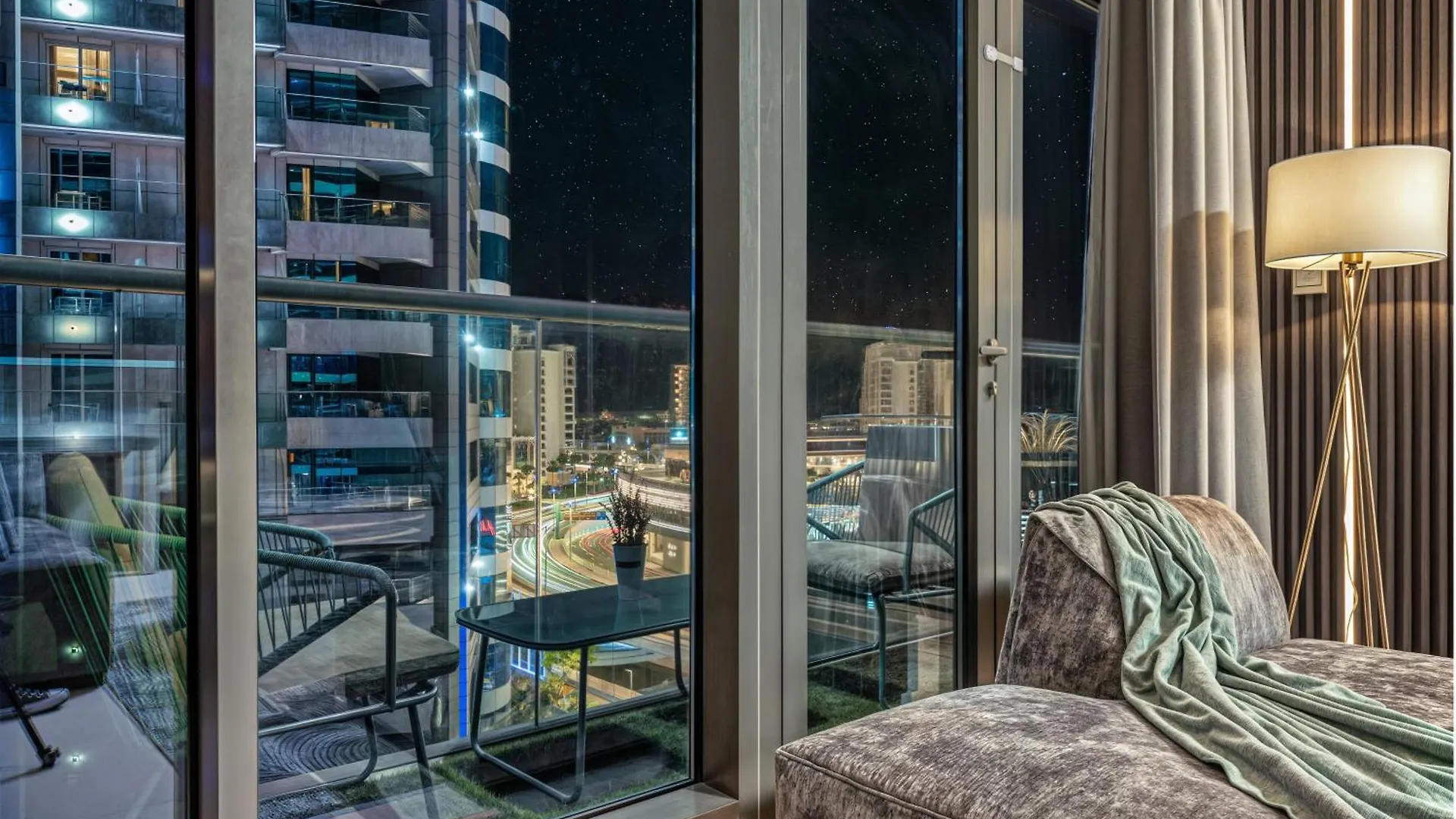 Apartament Palm Jumeirah - Luxe Infinity Pool I Direct Beach Access Dubaj