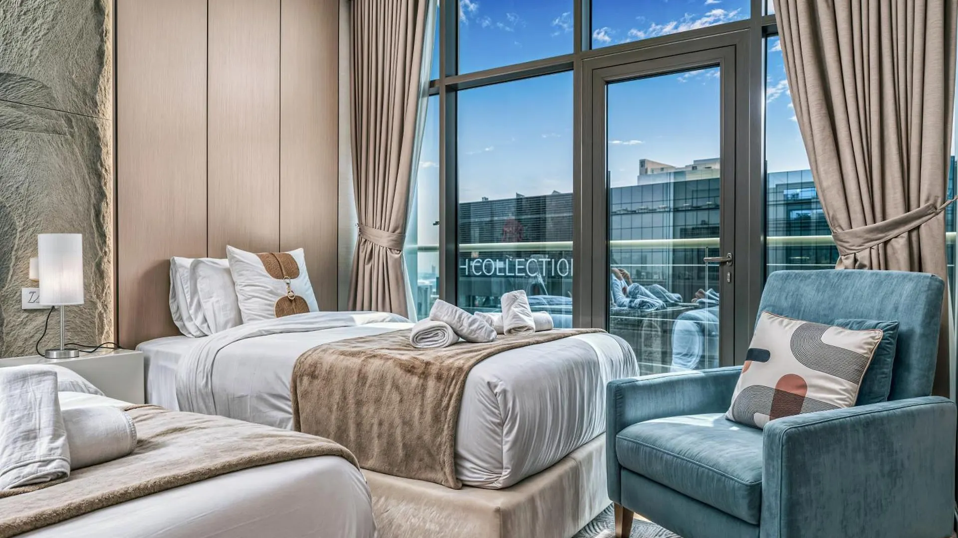 Palm Jumeirah - Luxe Infinity Pool I Direct Beach Access Dubaj