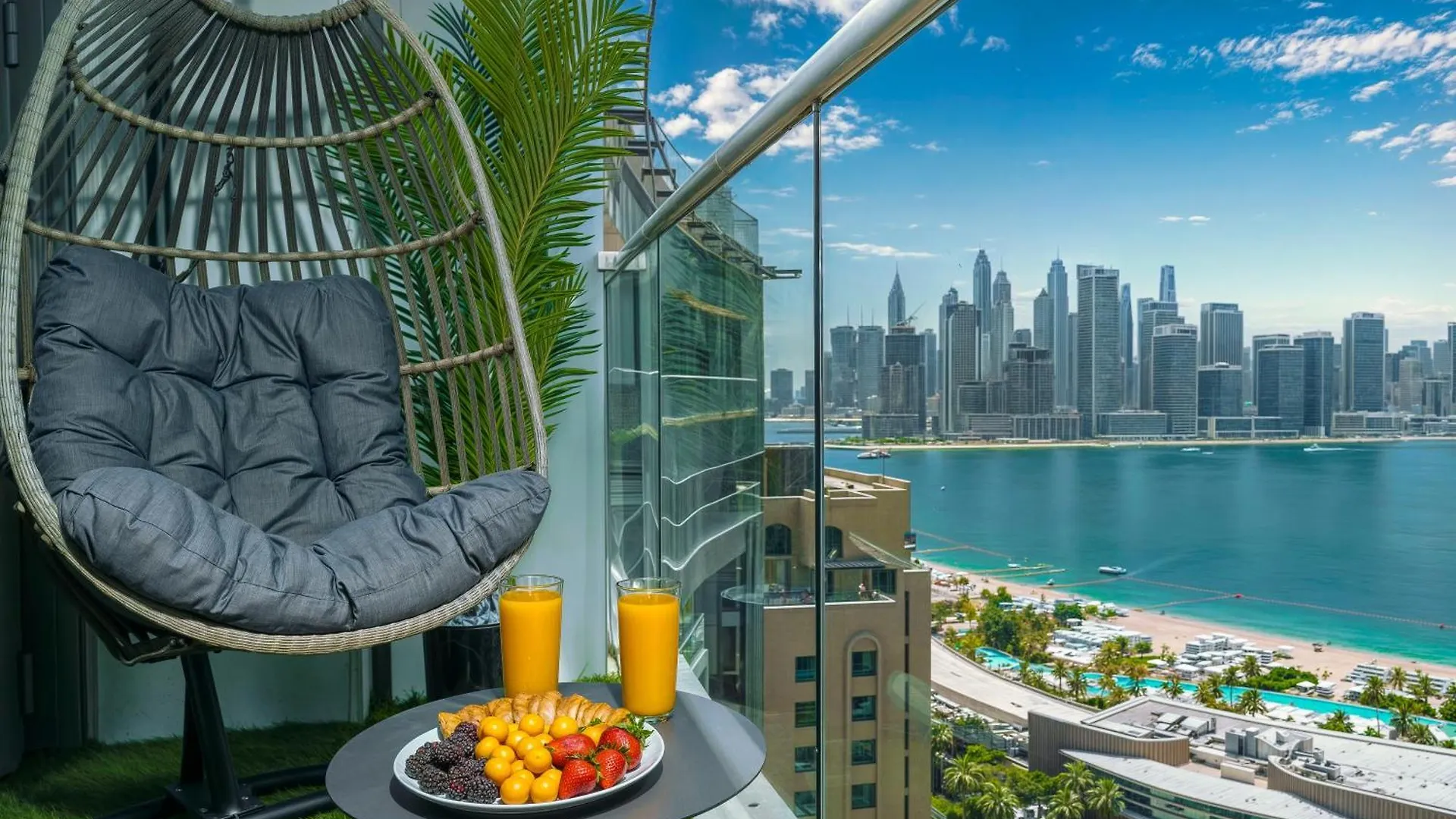 Palm Jumeirah - Luxe Infinity Pool I Direct Beach Access Dubaj Apartament