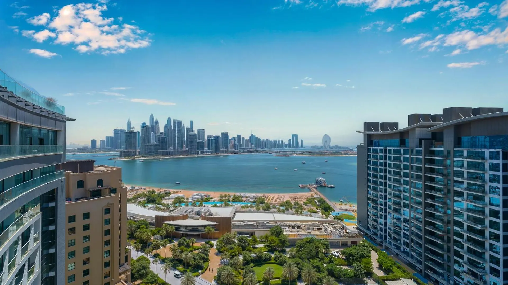 Palm Jumeirah - Luxe Infinity Pool I Direct Beach Access Dubaj