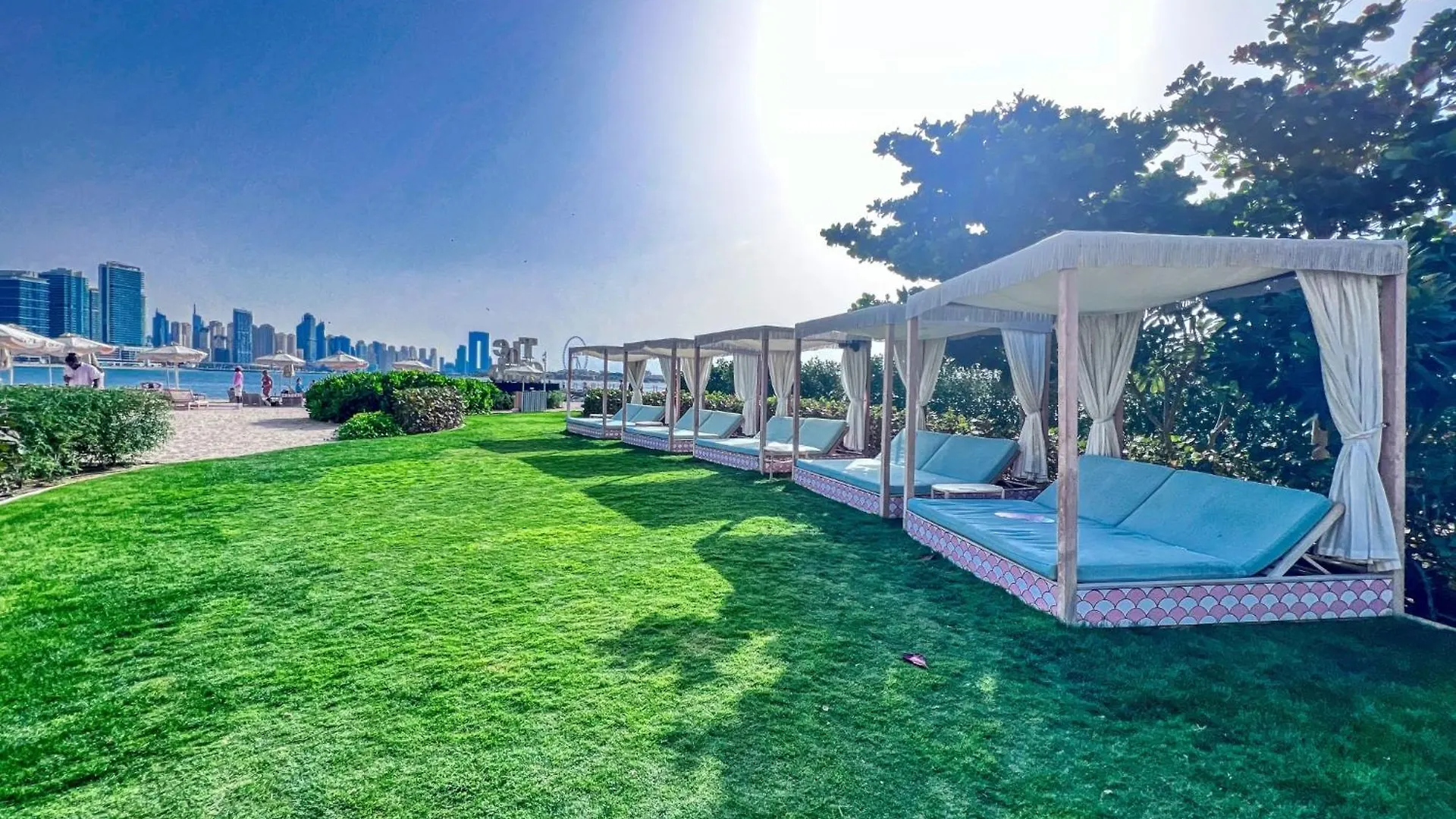 Palm Jumeirah - Luxe Infinity Pool I Direct Beach Access Dubai Apartment