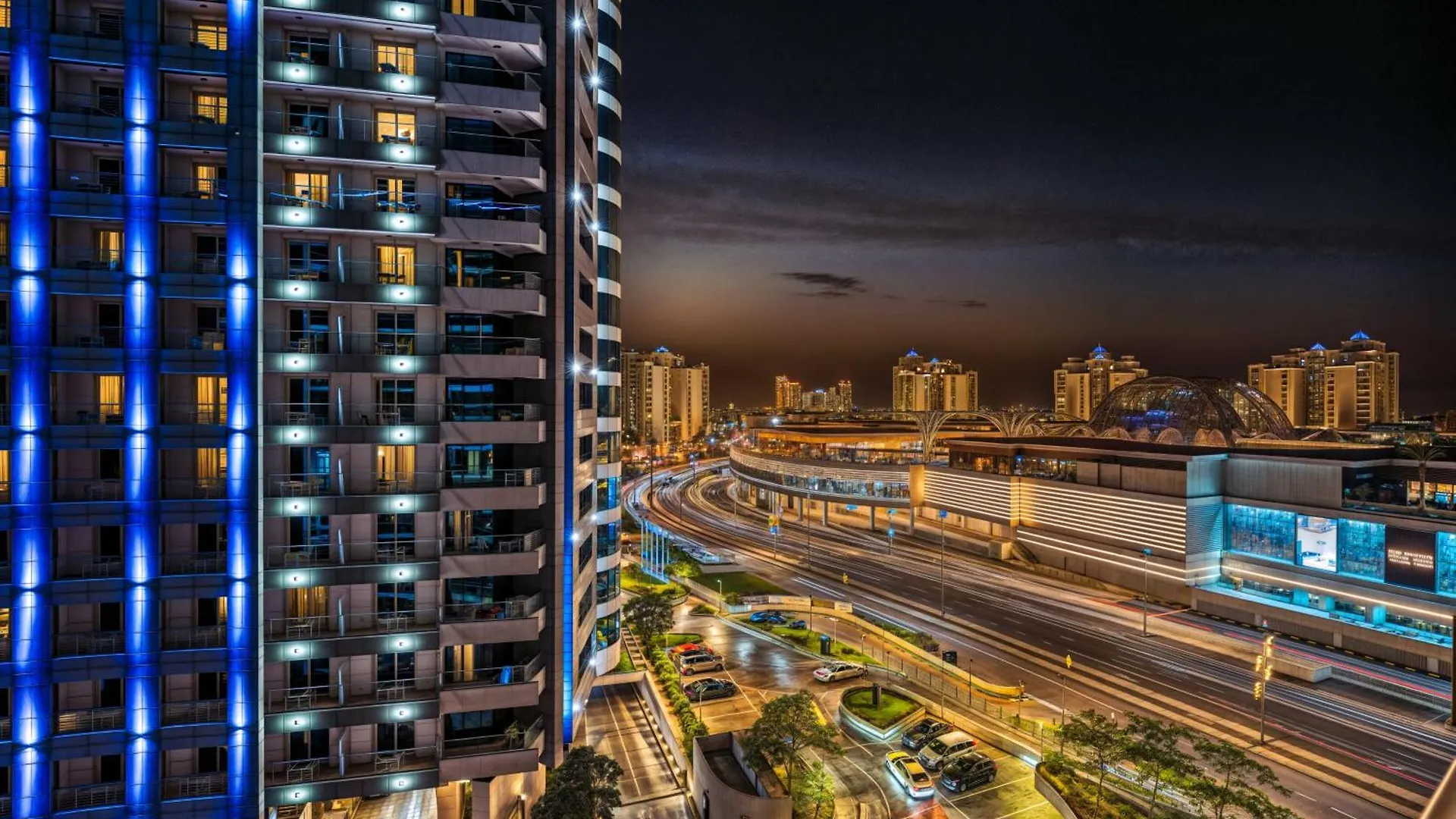 Palm Jumeirah - Luxe Infinity Pool I Direct Beach Access Dubai Apartment