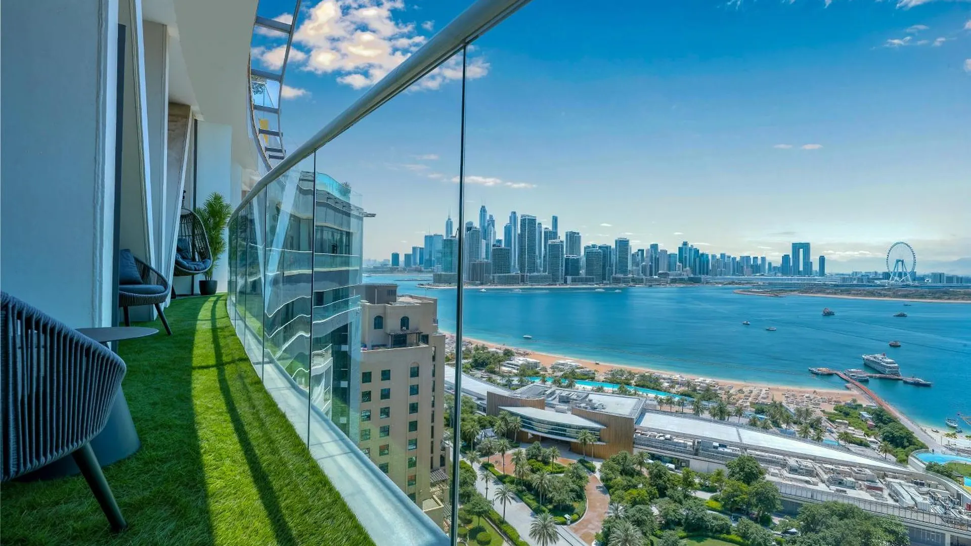 Palm Jumeirah - Luxe Infinity Pool I Direct Beach Access Dubai